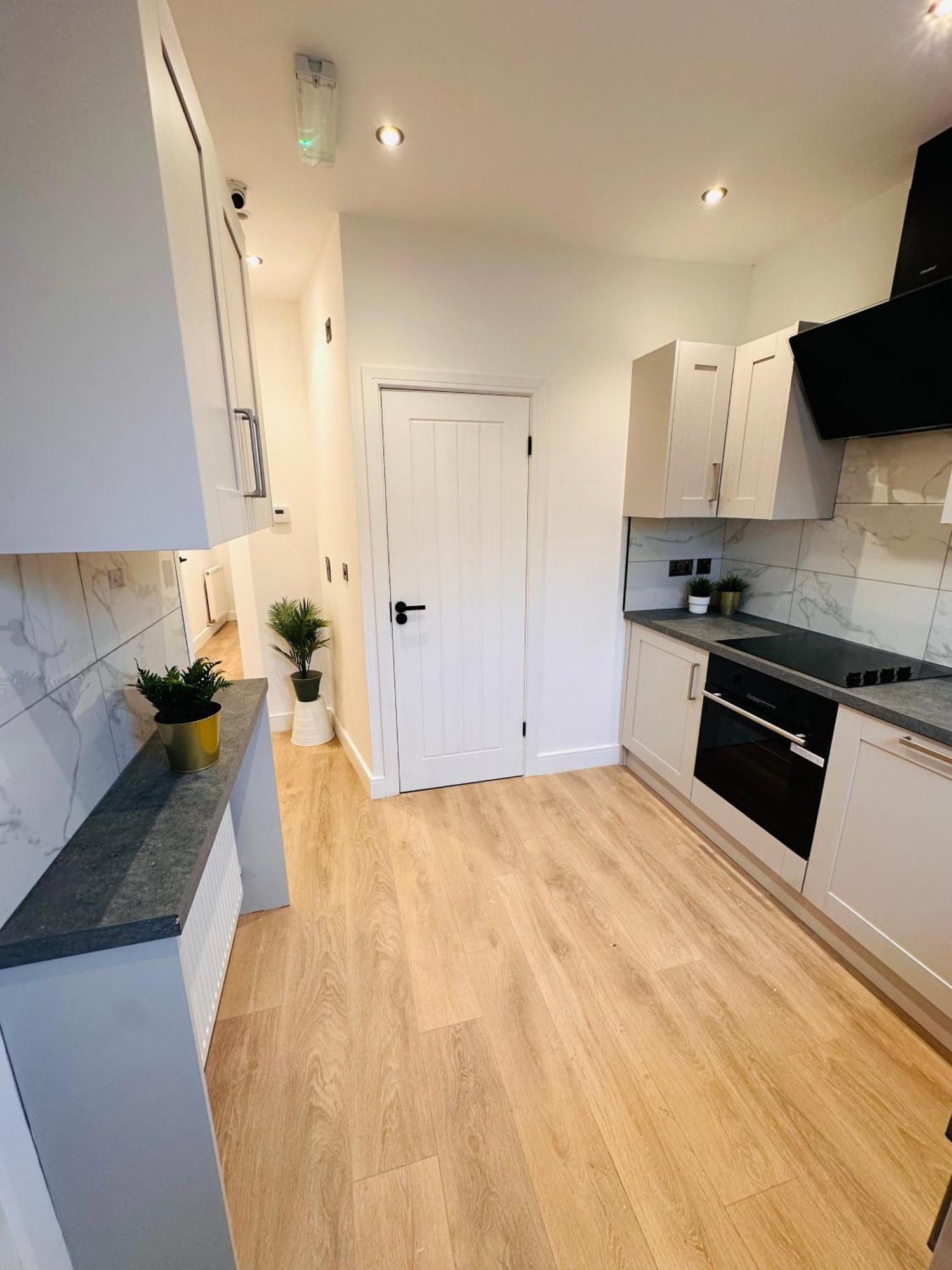 Guest house R4 - Elegant Private With Kitchenette Near Qe Hospital Harborne *