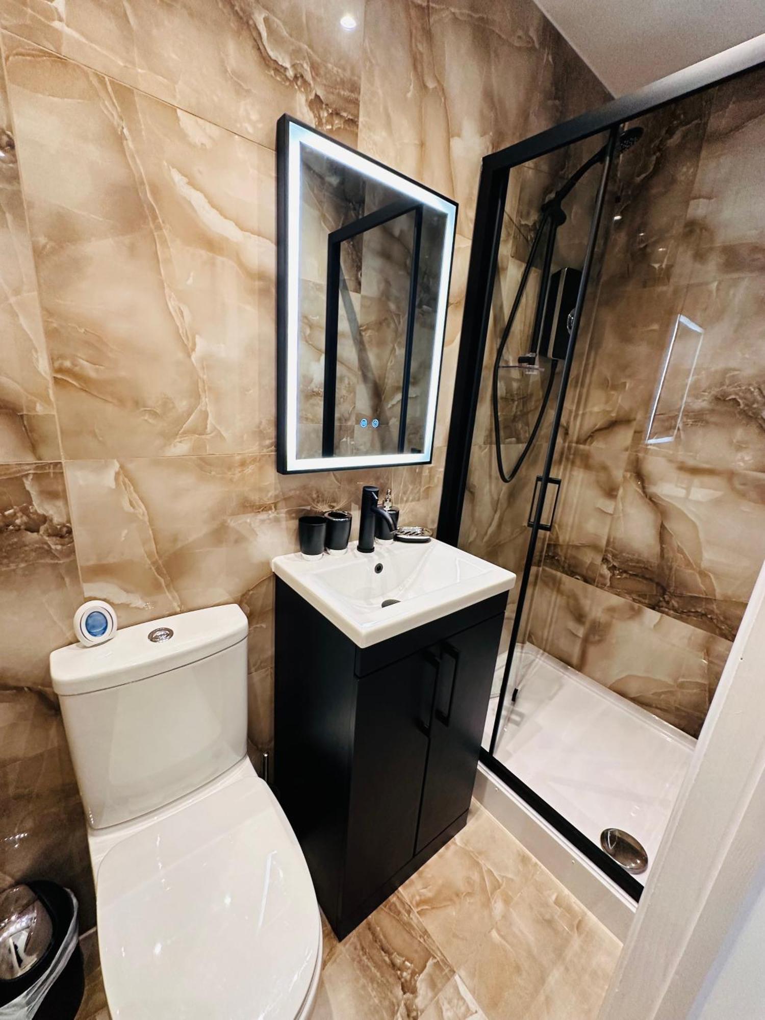 R4 - Elegant Private With Kitchenette Near Qe Hospital Harborne *