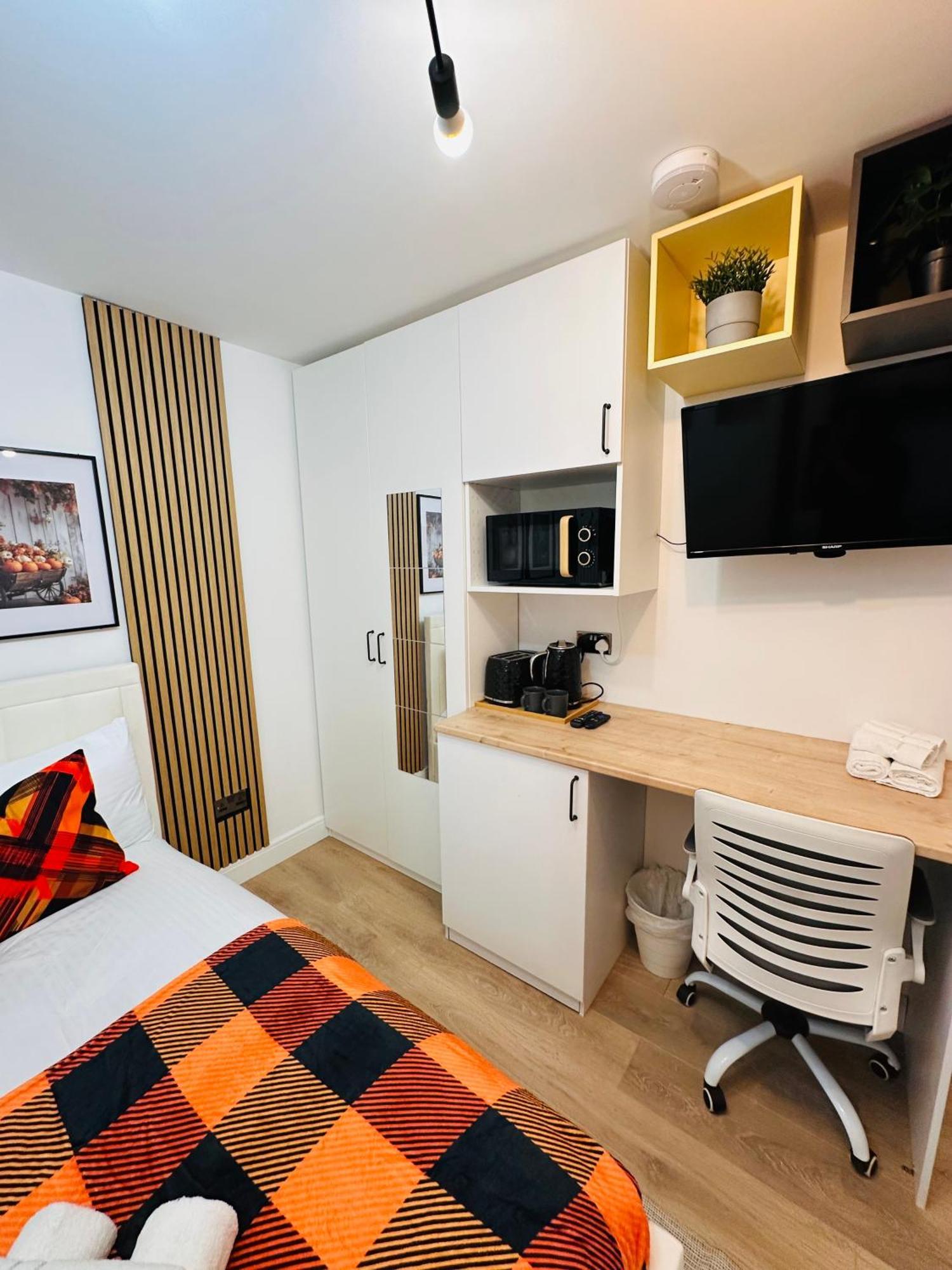 R4 - Elegant Private With Kitchenette Near Qe Hospital Harborne Guest house Birmingham